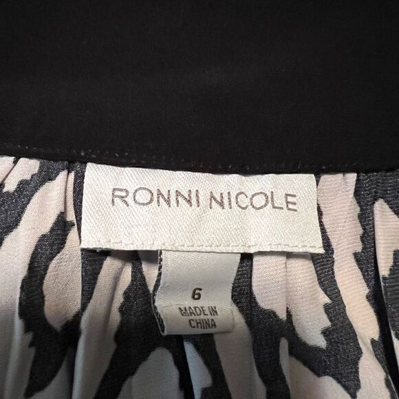 3 for $30! Ronni Nicole patterned dress - Picture 3 of 8